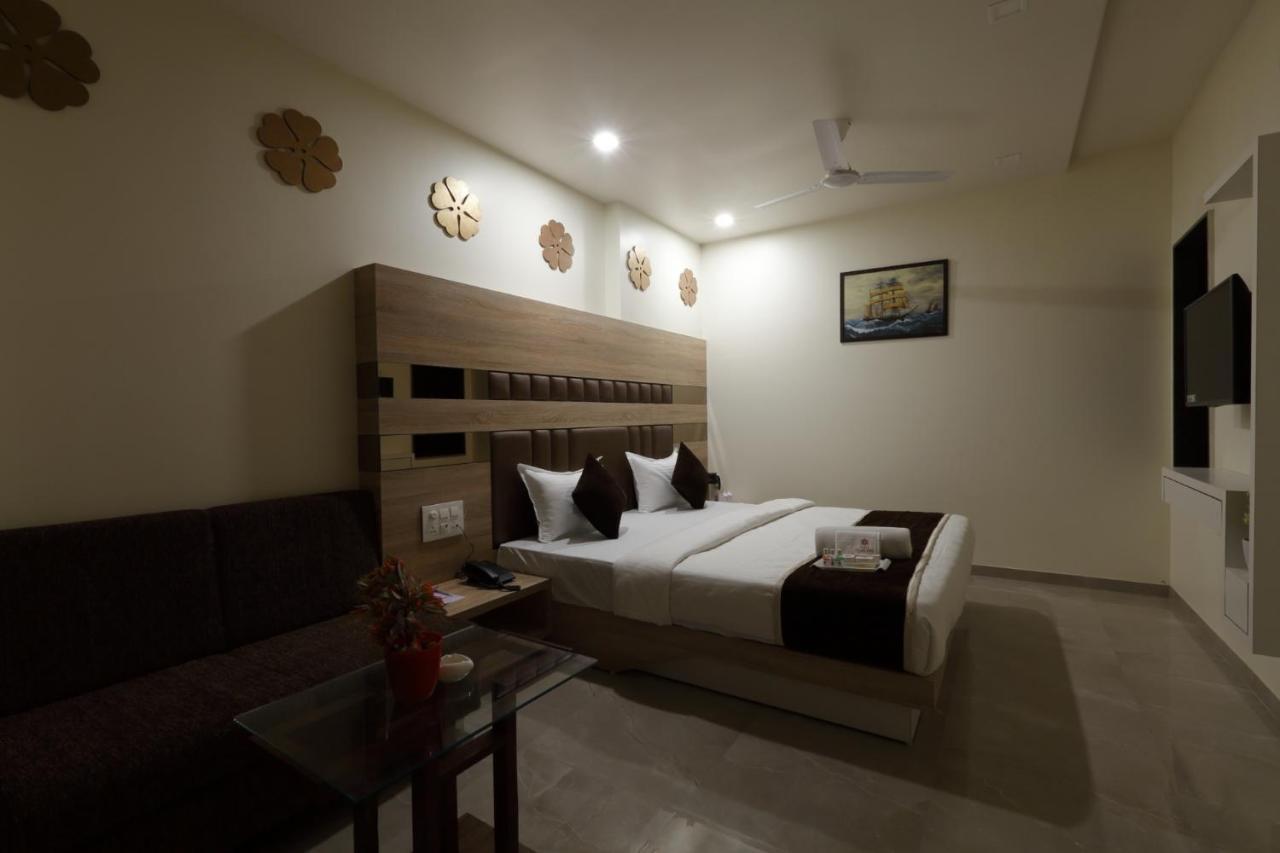 Hotel Alka Inn Ahmedabad Exteriör bild