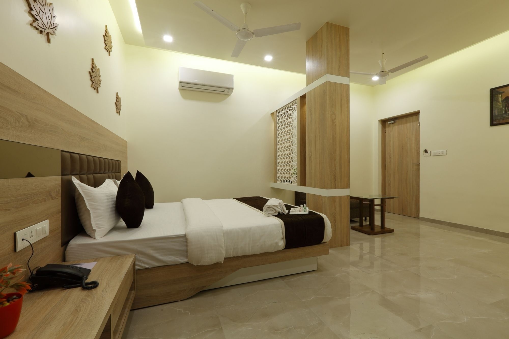 Hotel Alka Inn Ahmedabad Exteriör bild